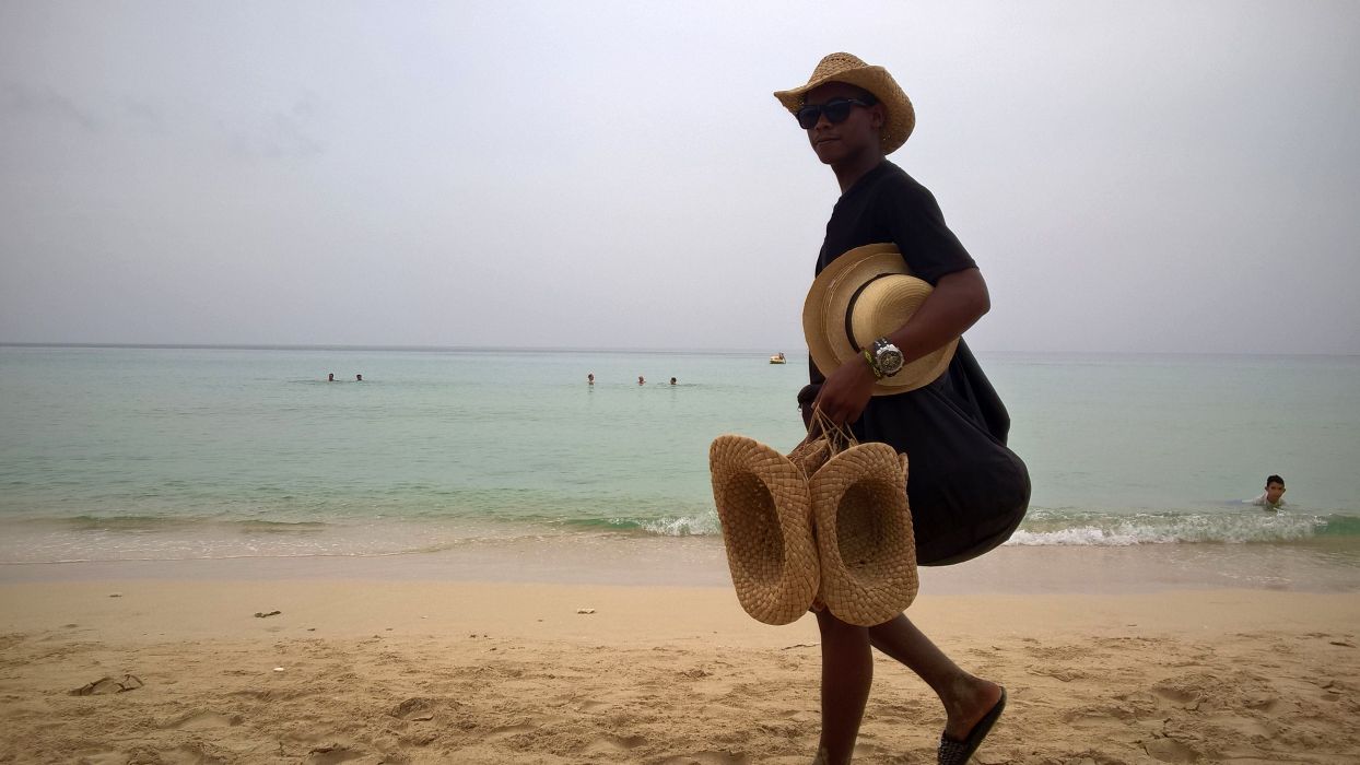 Foto: Stohhutverkäufer an der Playa del Este